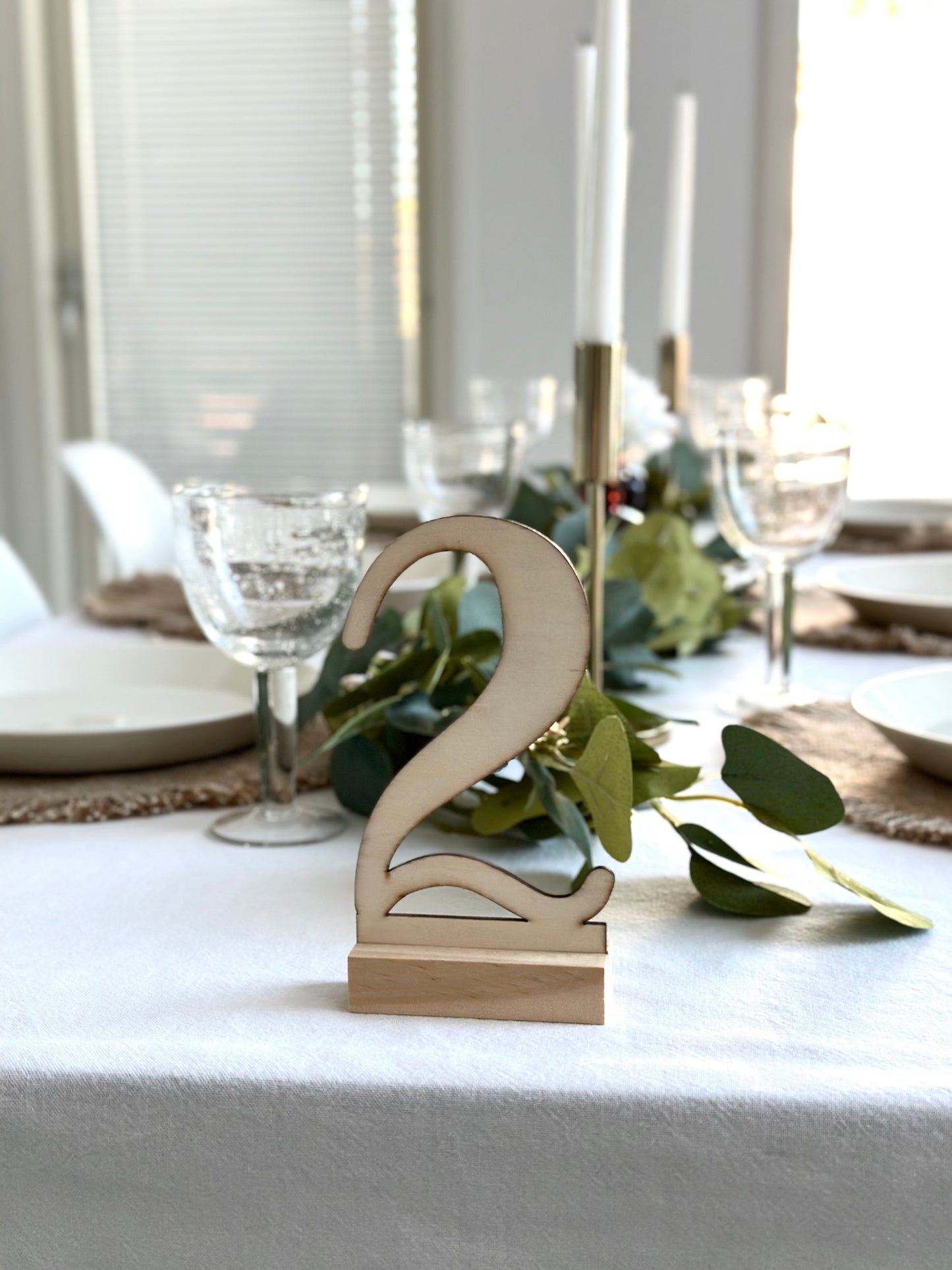 Pöytänumerot vaalea puu