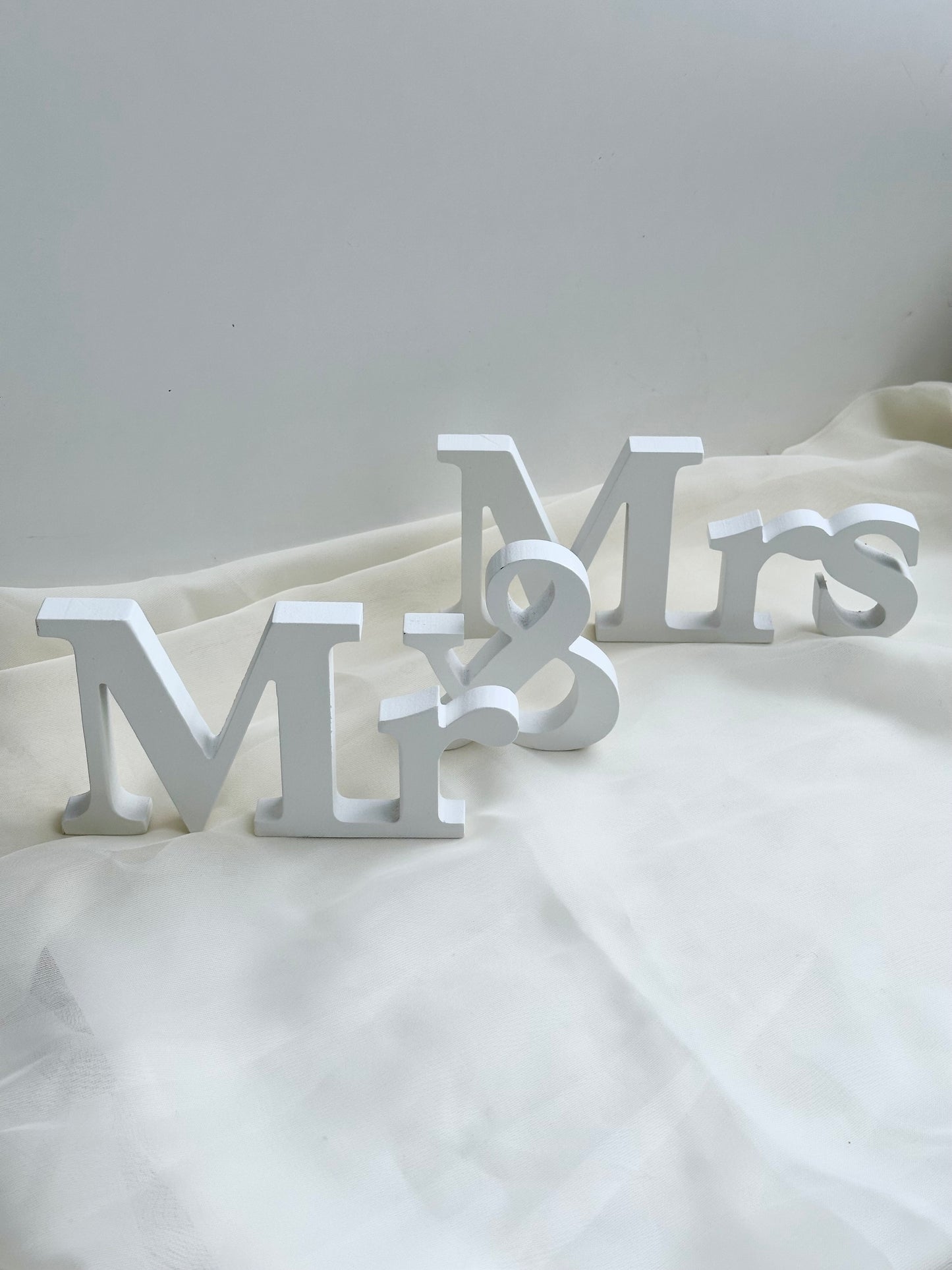 Mr & Mrs puukirjaimet