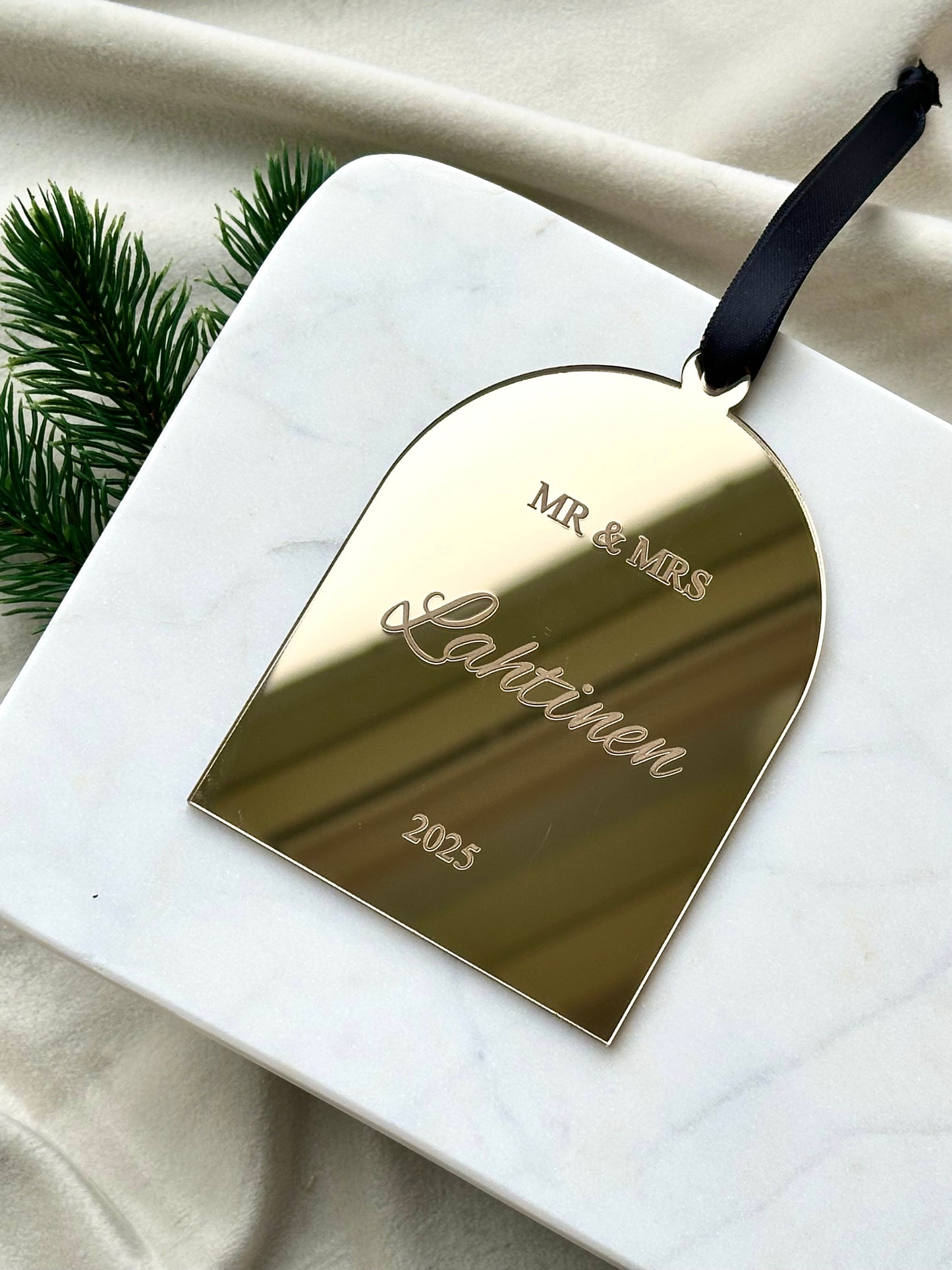 Joulukuusenkoriste hääpari