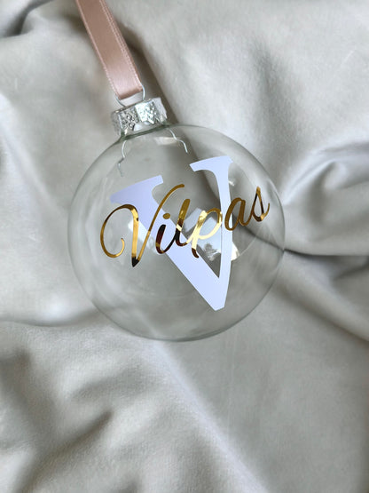 Joulupallo nimikirjaimella