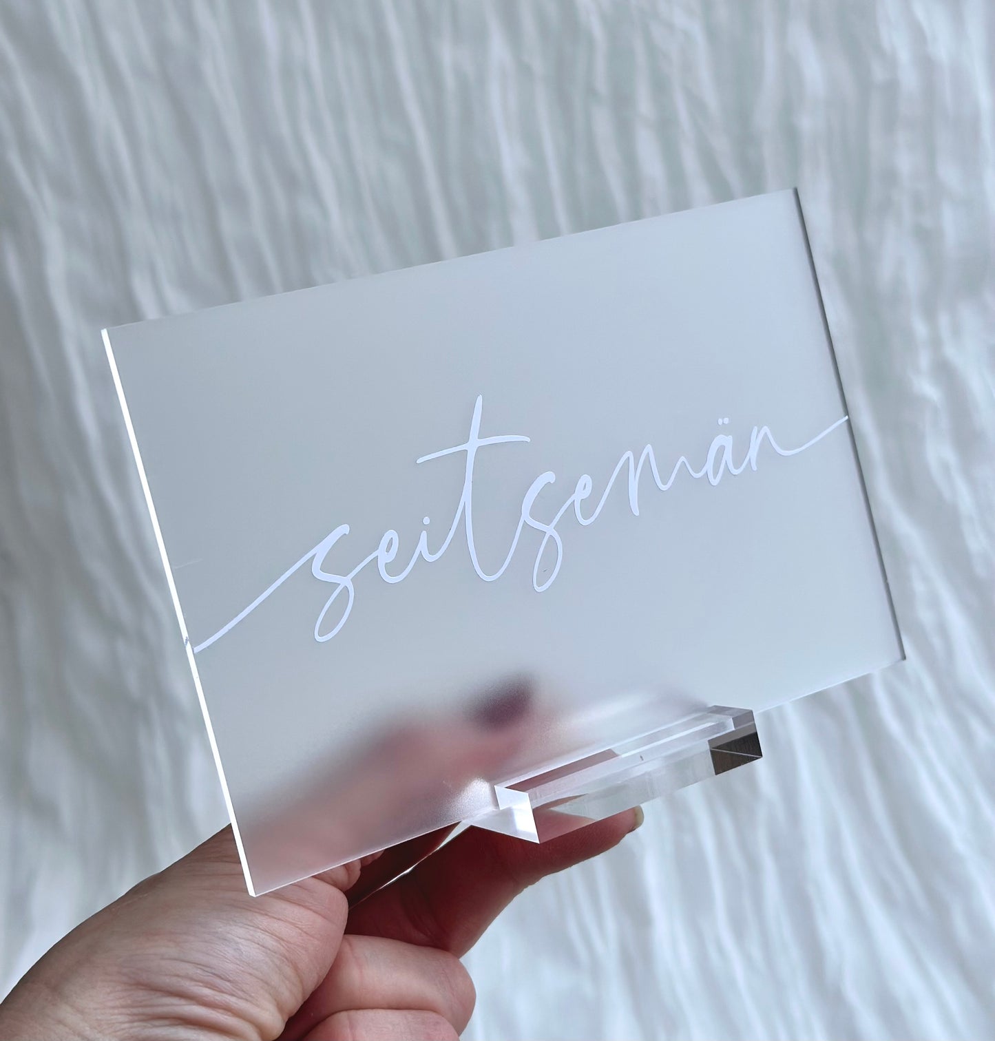 Pöytänumero huurrettu