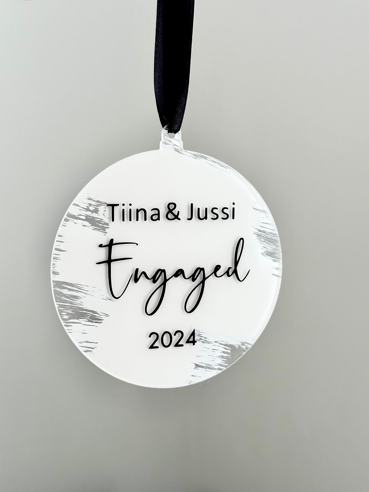 Joulukuusenkoriste - Engaged