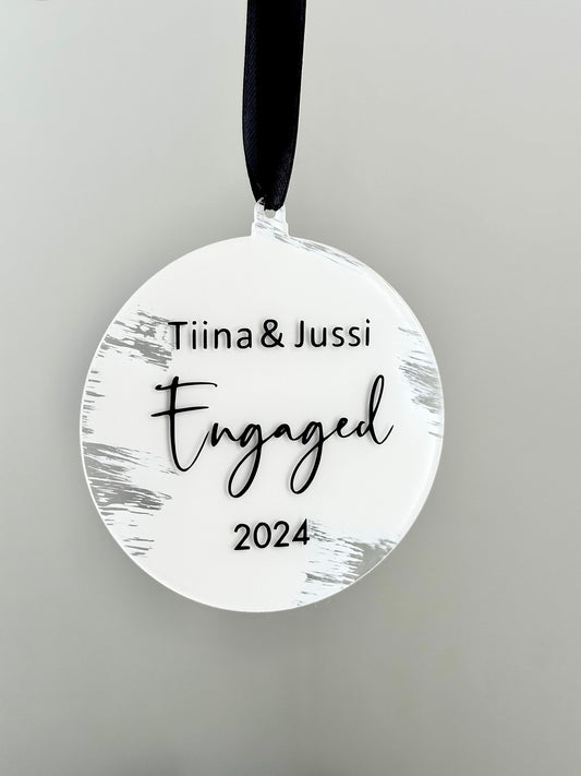 Joulukuusenkoriste - Engaged