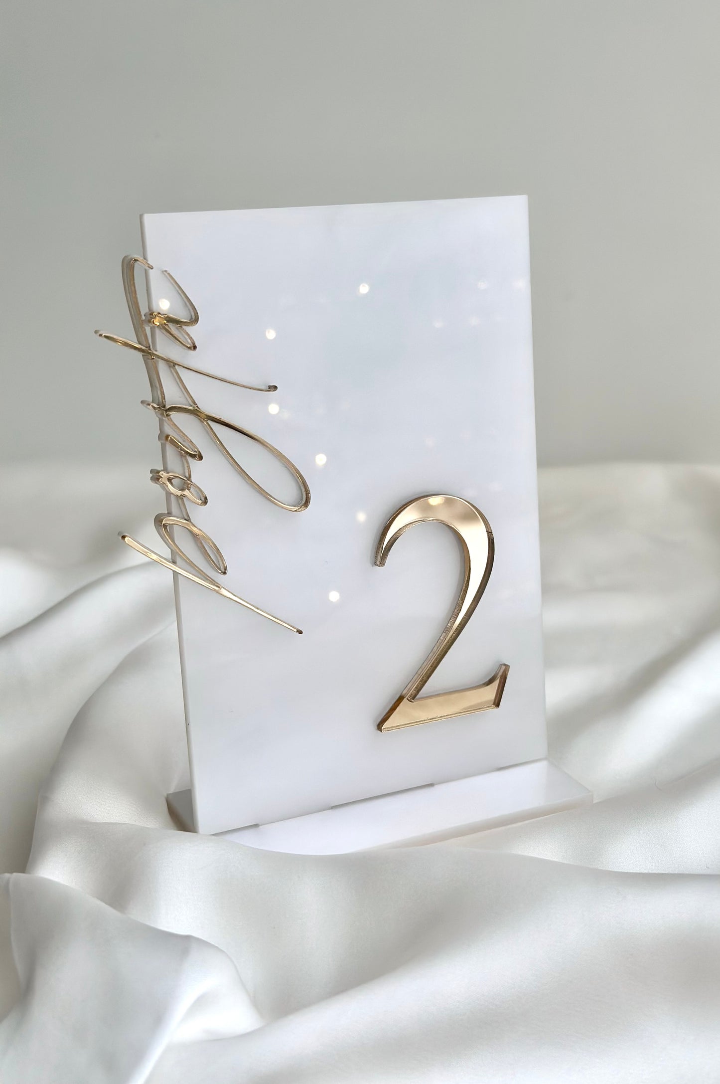 Pöytänumero kohoakryyli