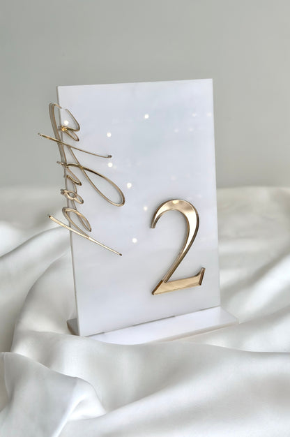 Pöytänumero kohoakryyli