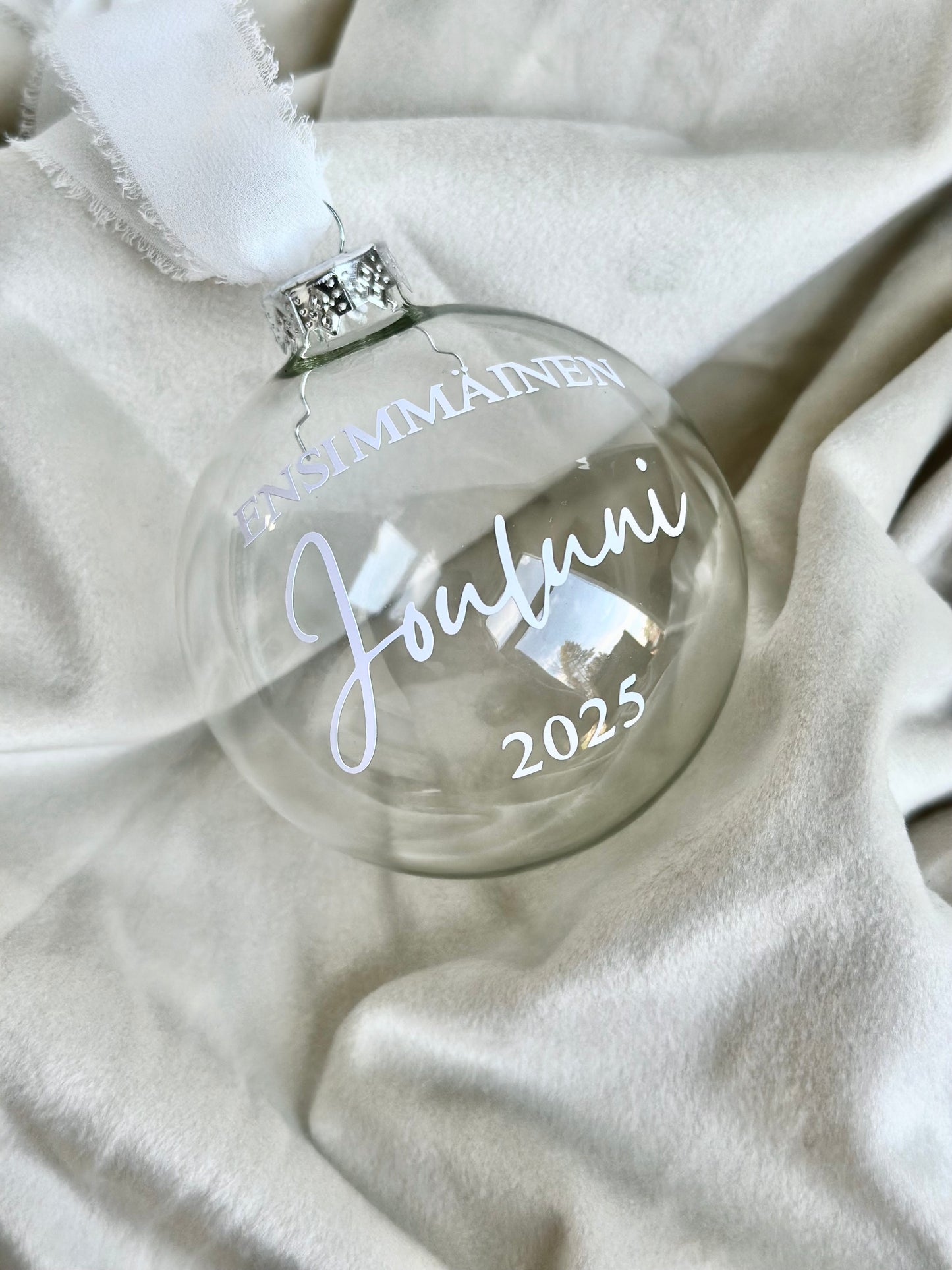 Joulupallo - Ensimmäinen Jouluni