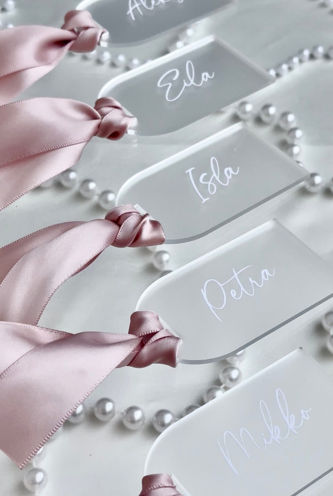 Akryylinen paikkakortti huurrettu